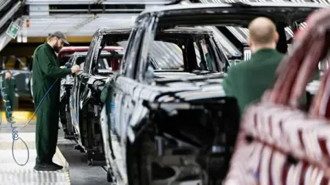 Jaguar Land Rover Supply Chain Workers Reportedly Instructed to Apply for Universal Credit, Union Claims